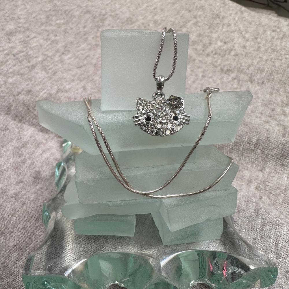 Sparkling Kitty Pendant Necklace